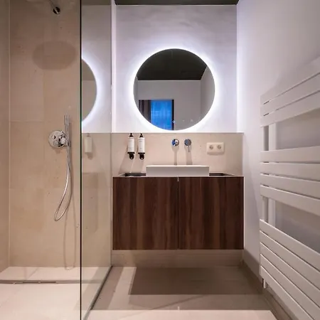 Hotel One Two Four - & 4*