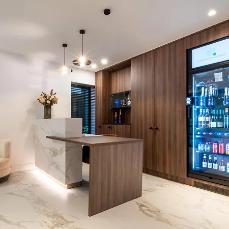 One Two Four - & Hotel 4*