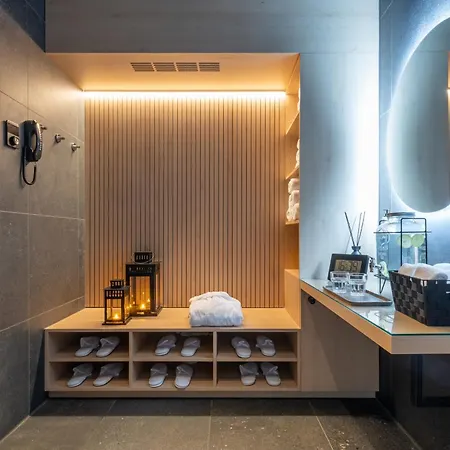 One Two Four - & 4* Gandawa