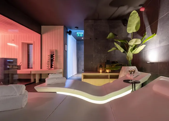 Hotel One Two Four - & 4*