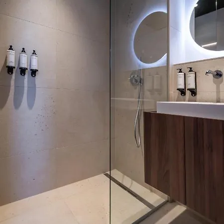 One Two Four - & Hotell Gent