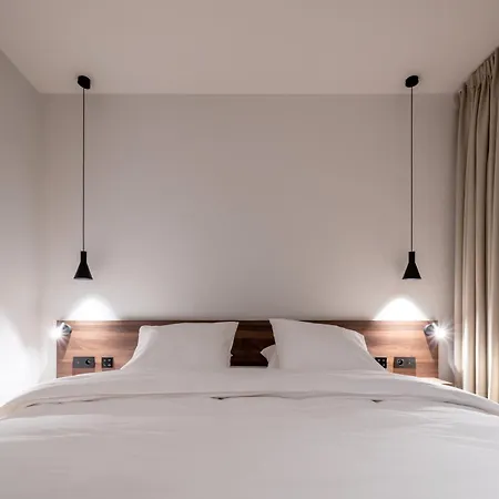One Two Four - & Hotell 4*