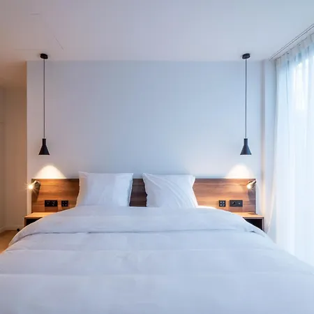 Hotell One Two Four - & 4*