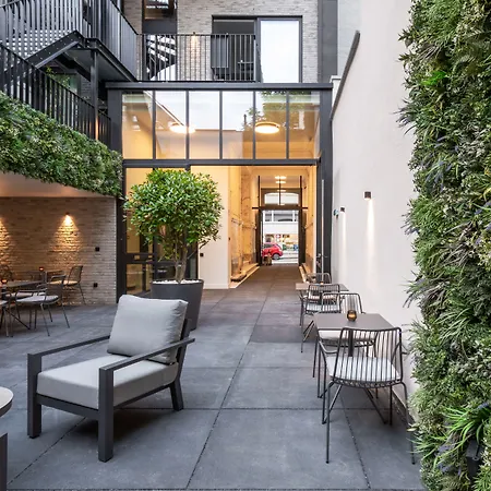 One Two Four - & 4* Gante