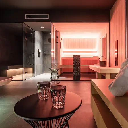 One Two Four - & 4* Ghent