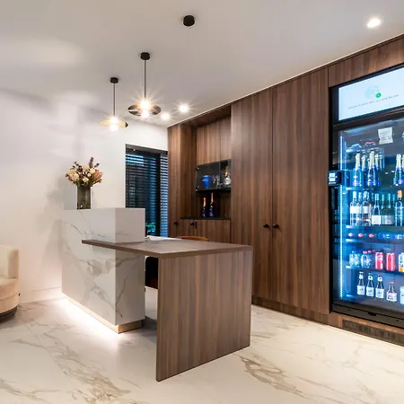 One Two Four - & 4* Gante