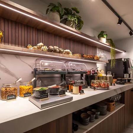 One Two Four - & Hotel 4*