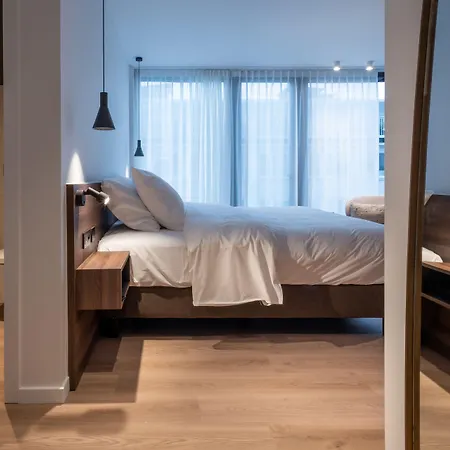 One Two Four - & Готель