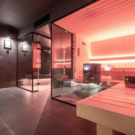 One Two Four - & Hotel 4*