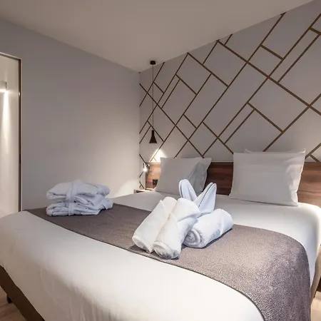 Готель One Two Four - &