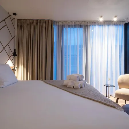 Hotel One Two Four - & 4*