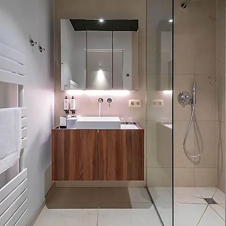 Hotel One Two Four - & 4*