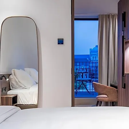 One Two Four - & Hotel 4*