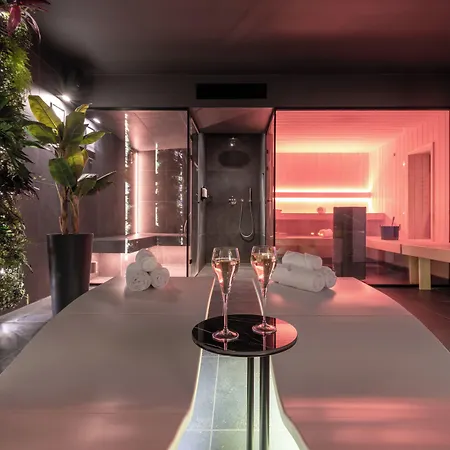 Hotel One Two Four - & 4*