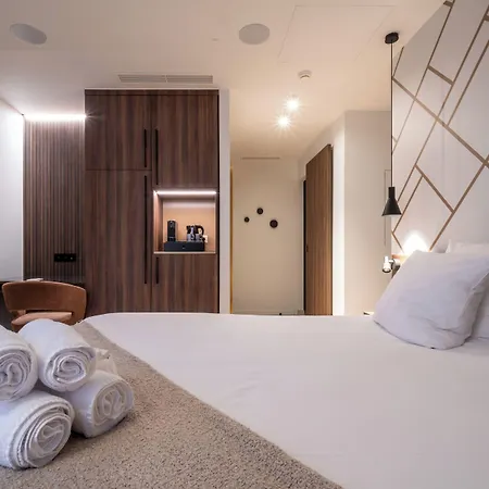 Hotel One Two Four - & 4*