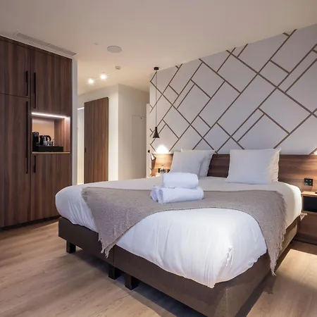 One Two Four - & Hotel 4*
