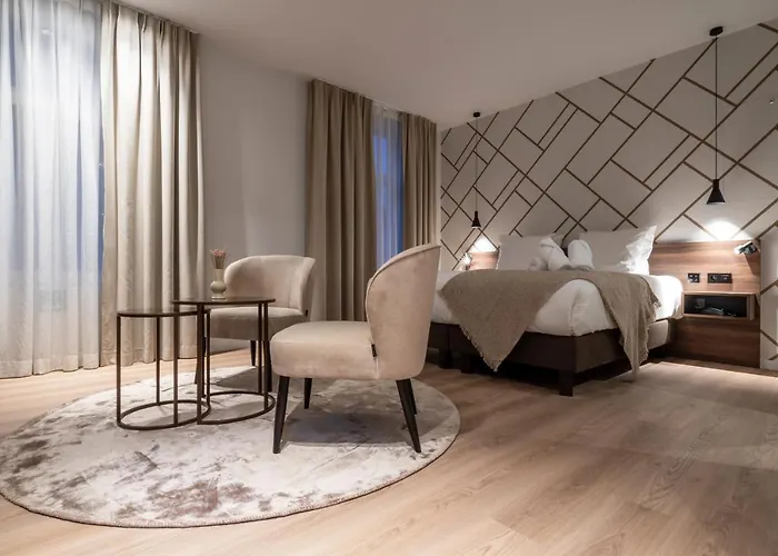 Hotel One Two Four - & 4*