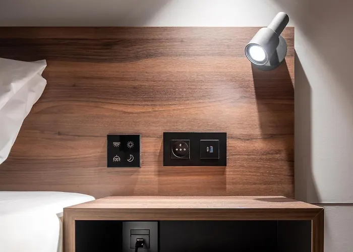 One Two Four - & 호텔