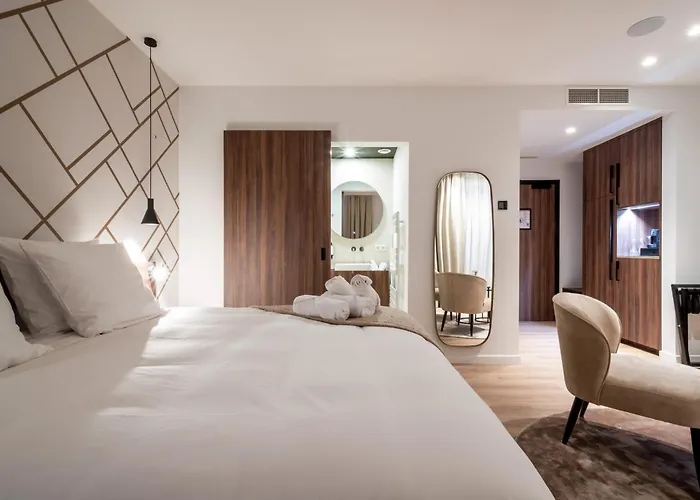 Hotel One Two Four - & 4*