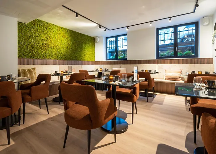 One Two Four - & Hotel 4*