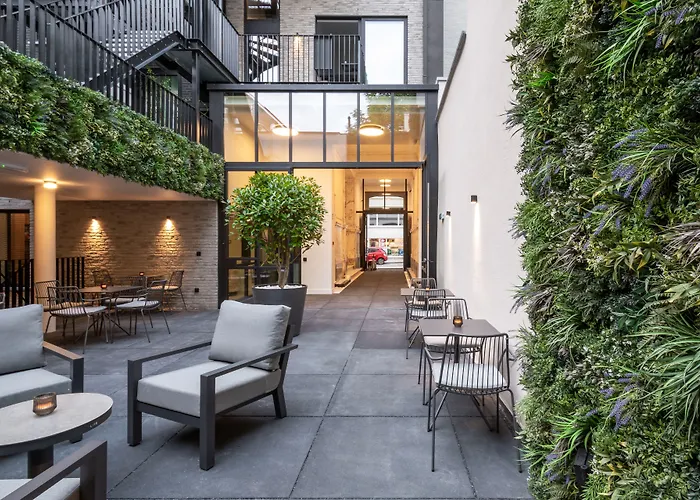 One Two Four - & 4* 헨트