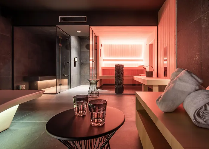 One Two Four - & 4* 헨트