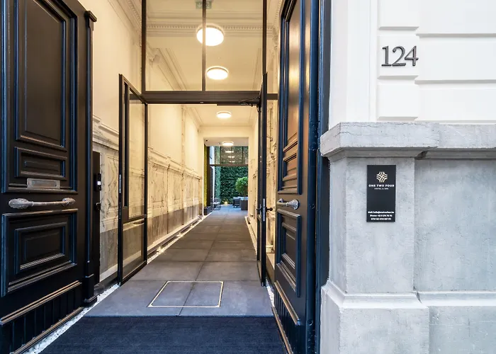 One Two Four - & 호텔