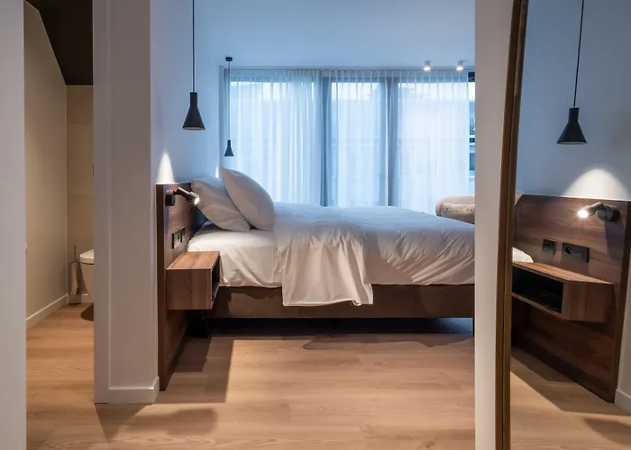 One Two Four - & 호텔