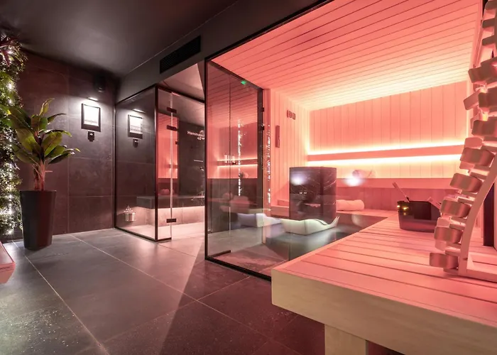 One Two Four - & Hotel 4*