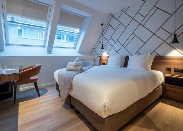 One Two Four - & 호텔