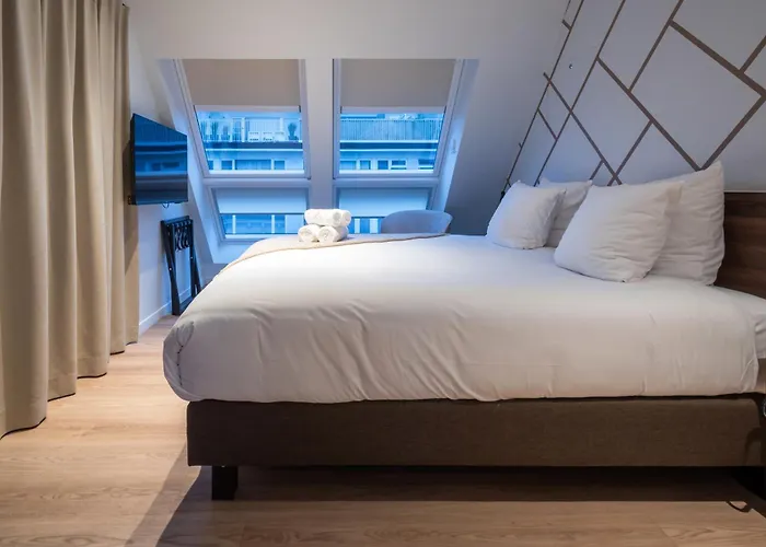 Hotel One Two Four - & 4*