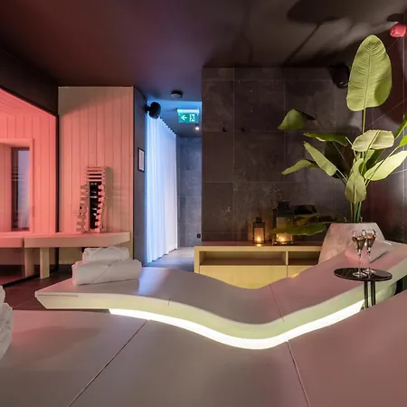 Hotell One Two Four - & 4*