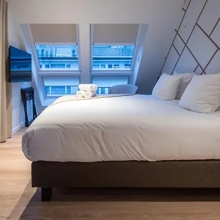 Hotel One Two Four - & 4*