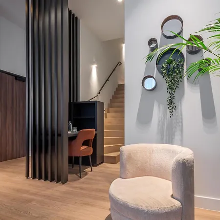 Hotell One Two Four - & 4*